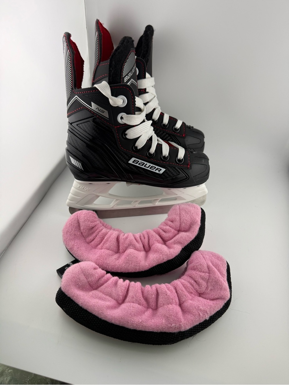 Bauer NS Youth Hockey Skates Size 9Y - Excellent Condition with Pink Soakers